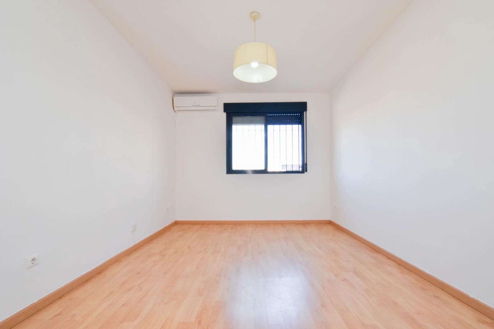 1 bedroom Apartment for sale in Las Gabias with garage - € 89,990 (Ref: 9353775)