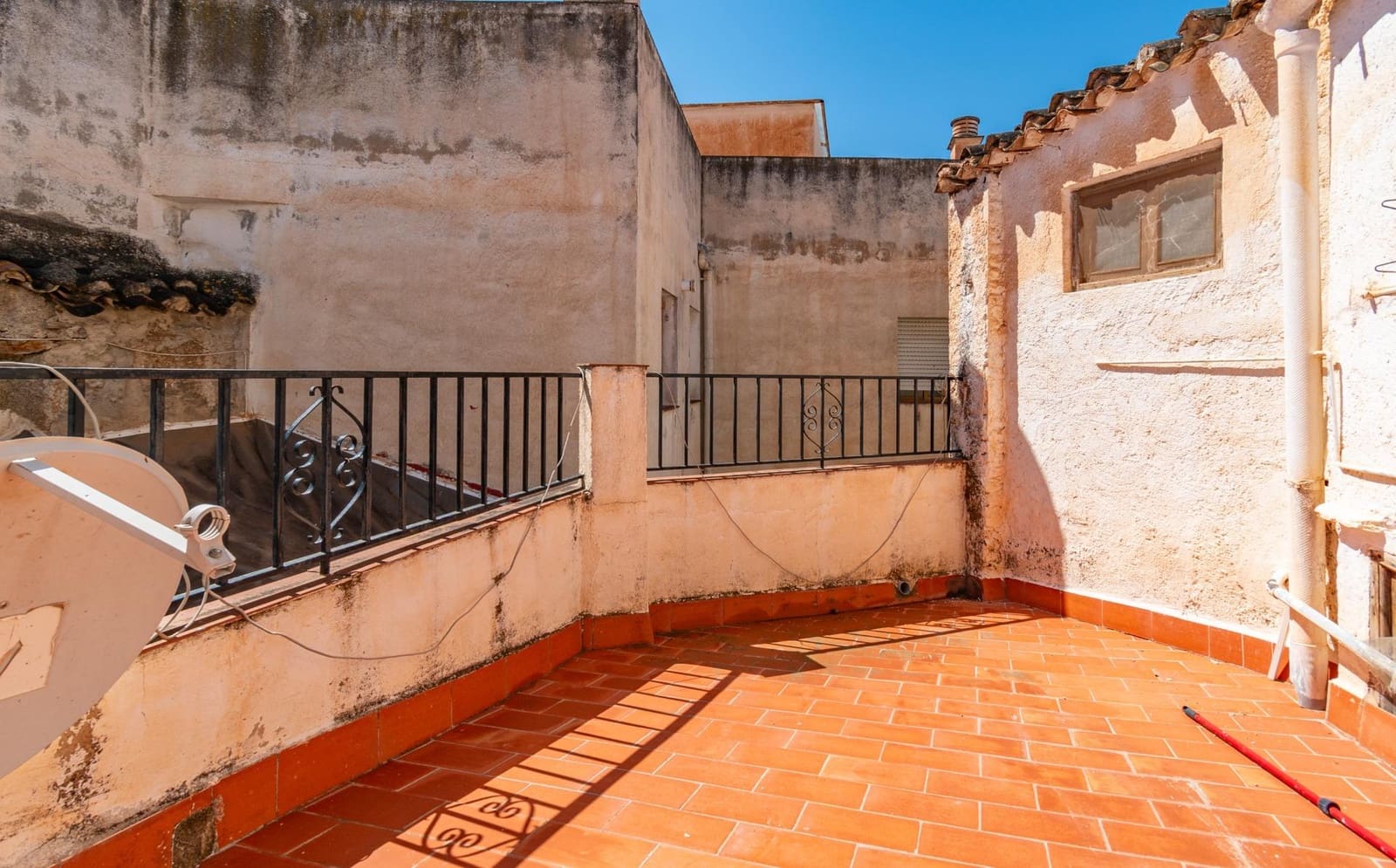 6 soveværelse Byhus til salg i Orgiva - € 119.900 (Ref: 9353777)