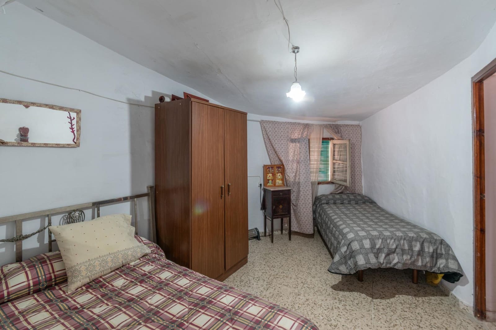 6 soveværelse Byhus til salg i Orgiva - € 119.900 (Ref: 9353777)