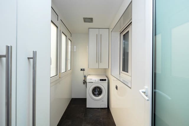 4 soveværelse Lejlighed til salg i Centro, Granada by med garage - € 550.000 (Ref: 9356079)