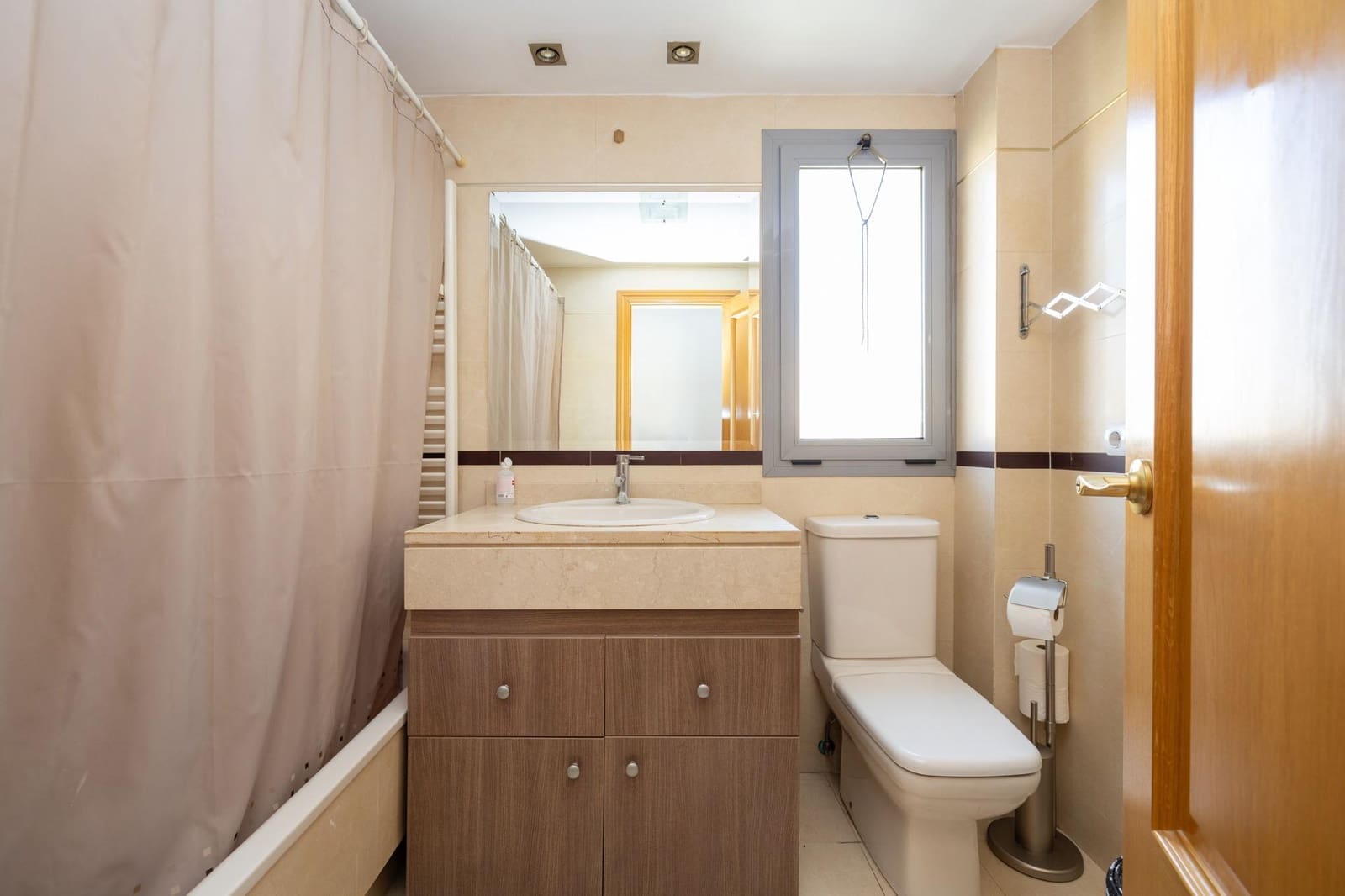 2 soveværelse Lejlighed til salg i Granada by med swimmingpool - € 349.000 (Ref: 9374634)