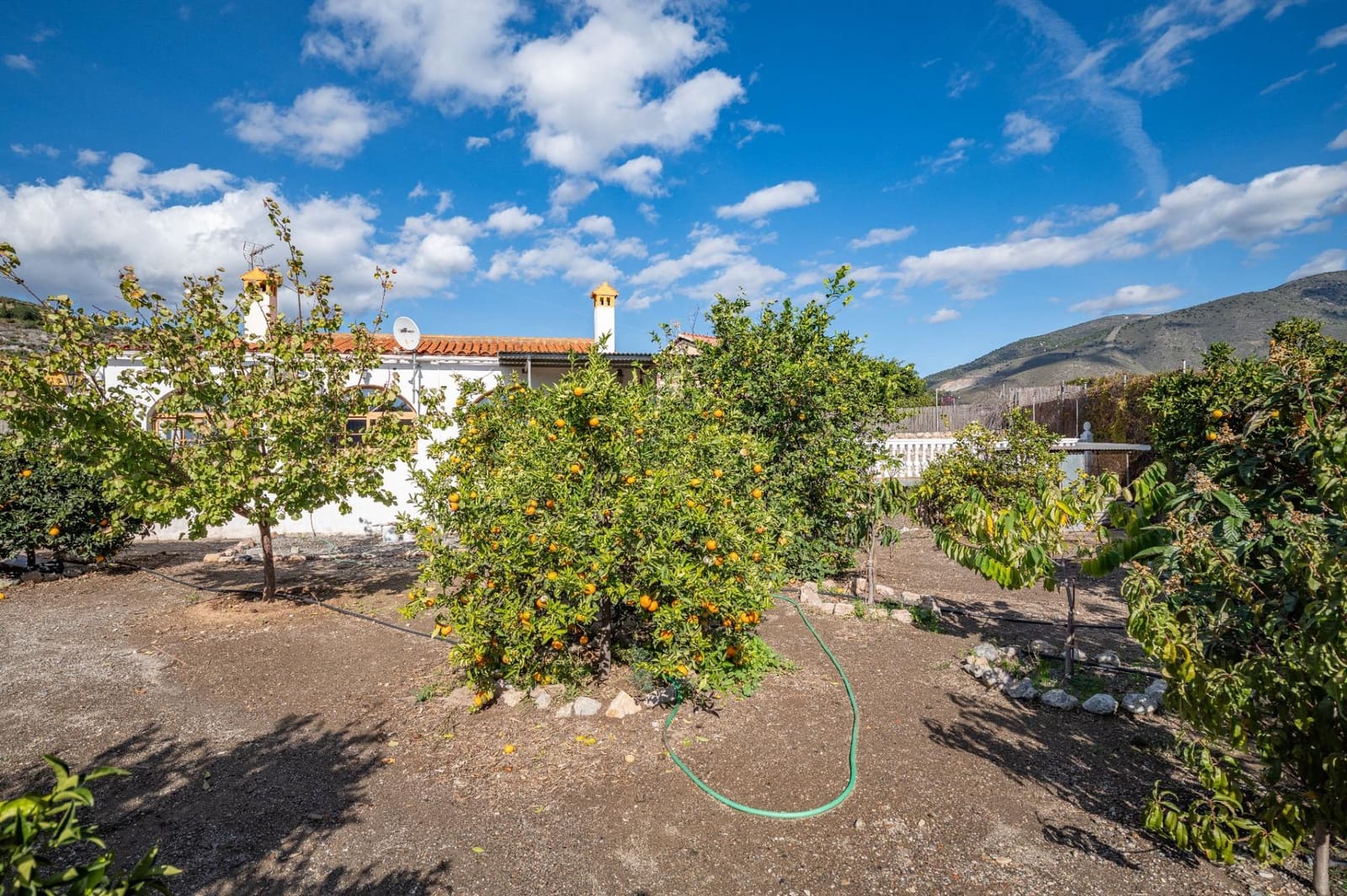 3 soveværelse Finca/Landehus til salg i Velez de Benaudalla med garage - € 240.000 (Ref: 9409289)