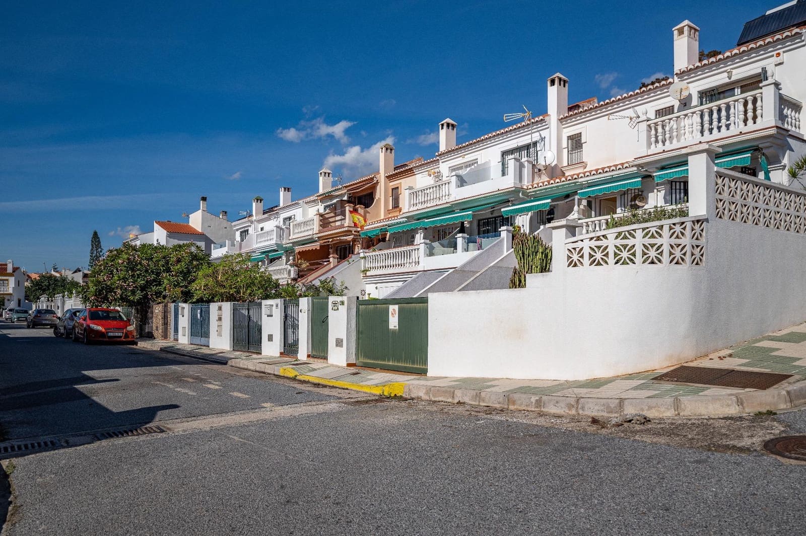 3 sypialnia Dom szeregowy na sprzedaż w Chilches z basenem garażem - 459 000 € (Ref: 9414292)