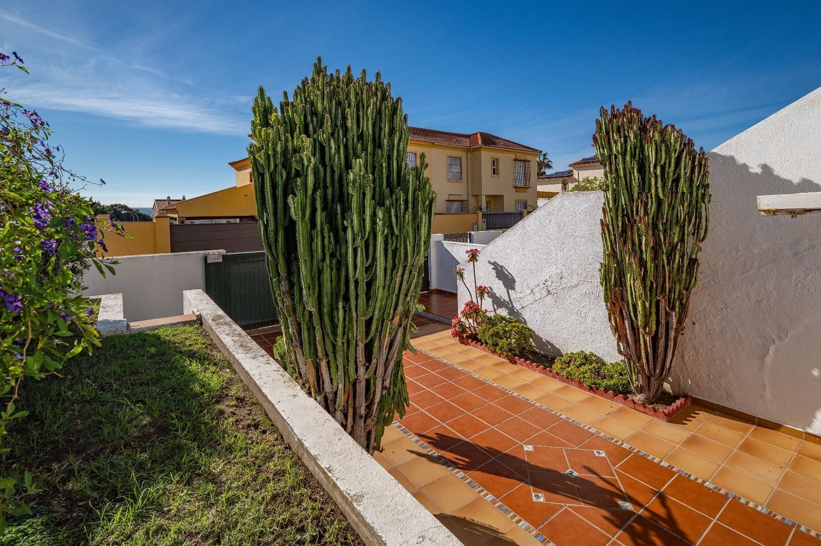 3 sypialnia Dom szeregowy na sprzedaż w Chilches z basenem garażem - 459 000 € (Ref: 9414292)