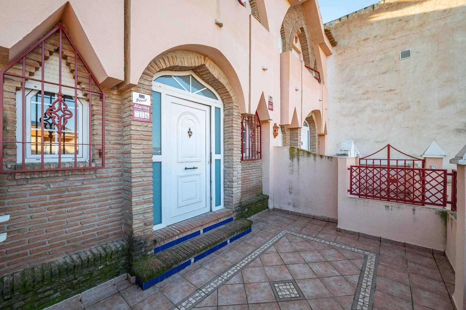 3 bedroom Terraced Villa for rent in Las Gabias with garage - € 950 (Ref: 9470609)