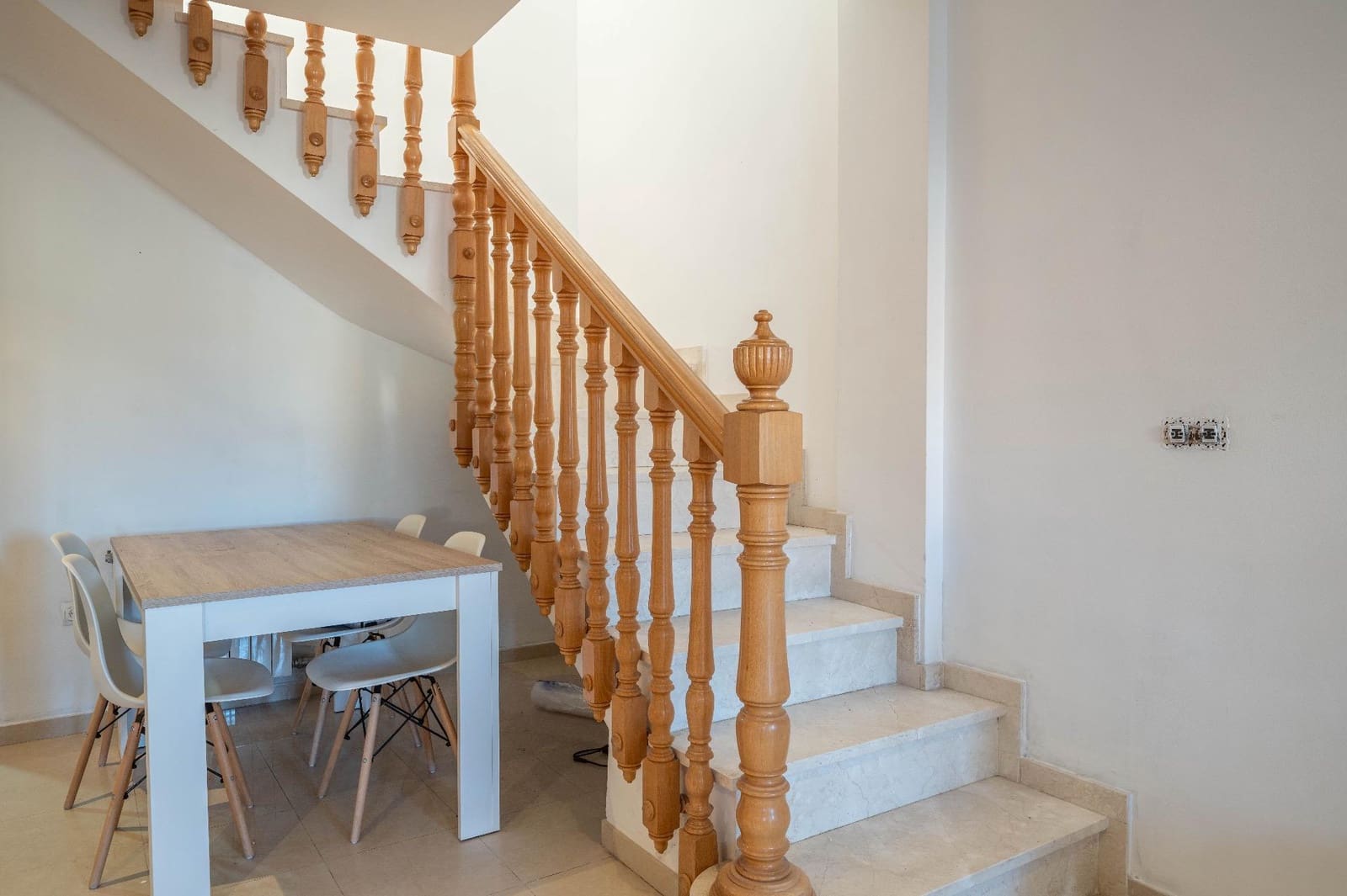 3 bedroom Terraced Villa for rent in Las Gabias with garage - € 950 (Ref: 9470609)