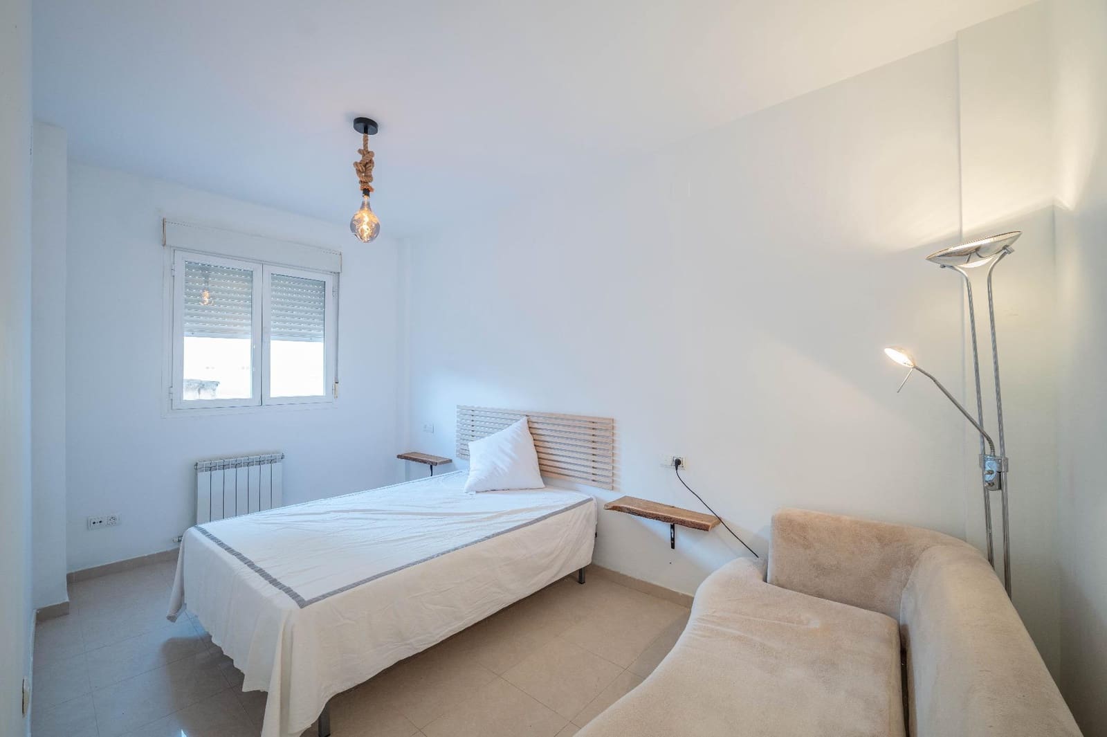 3 bedroom Terraced Villa for rent in Las Gabias with garage - € 950 (Ref: 9470609)