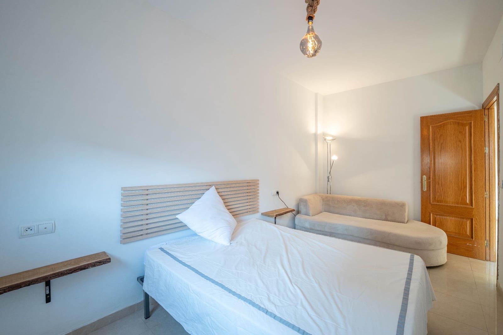 3 bedroom Terraced Villa for rent in Las Gabias with garage - € 950 (Ref: 9470609)