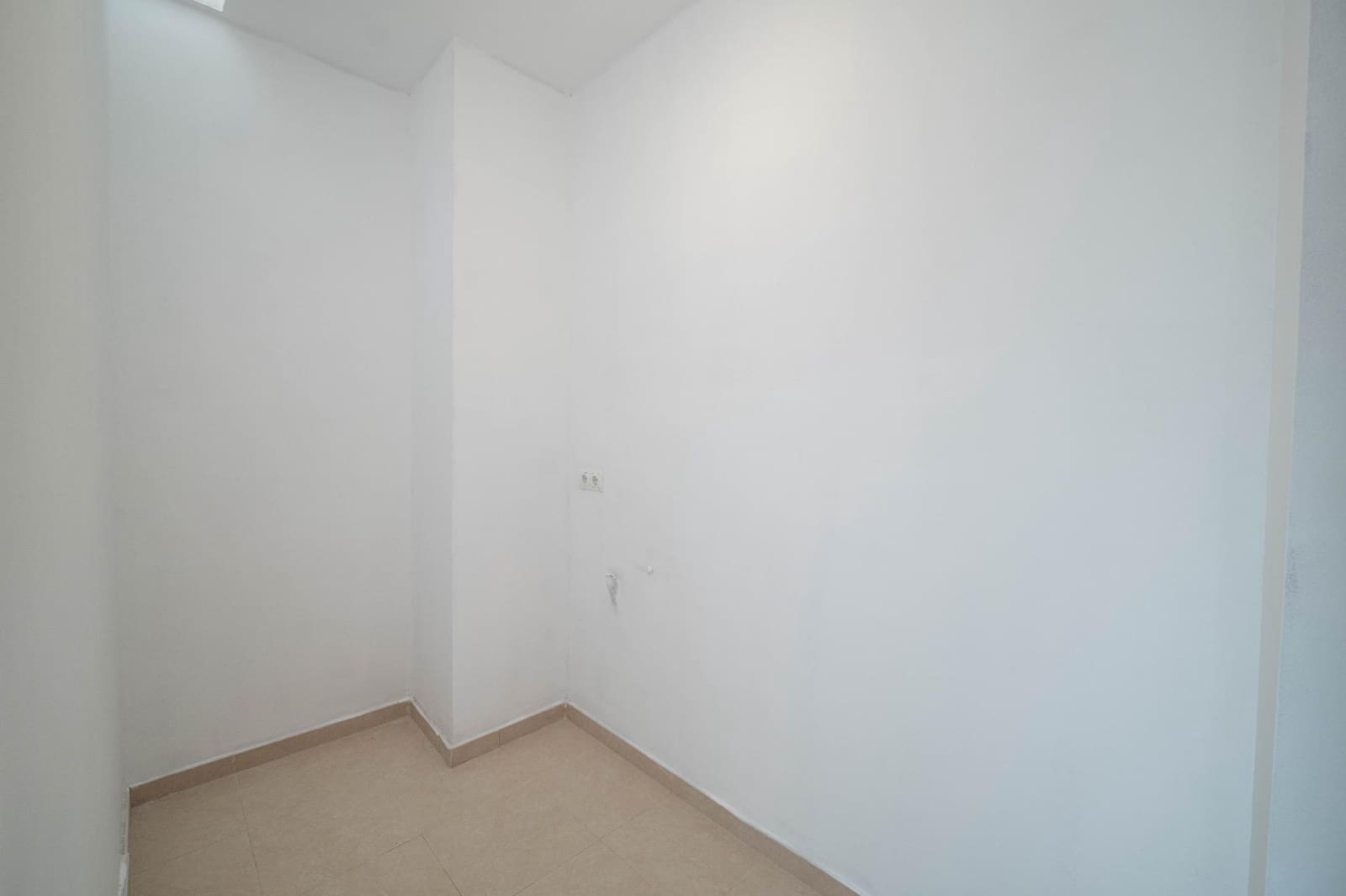 3 bedroom Terraced Villa for rent in Las Gabias with garage - € 950 (Ref: 9470609)