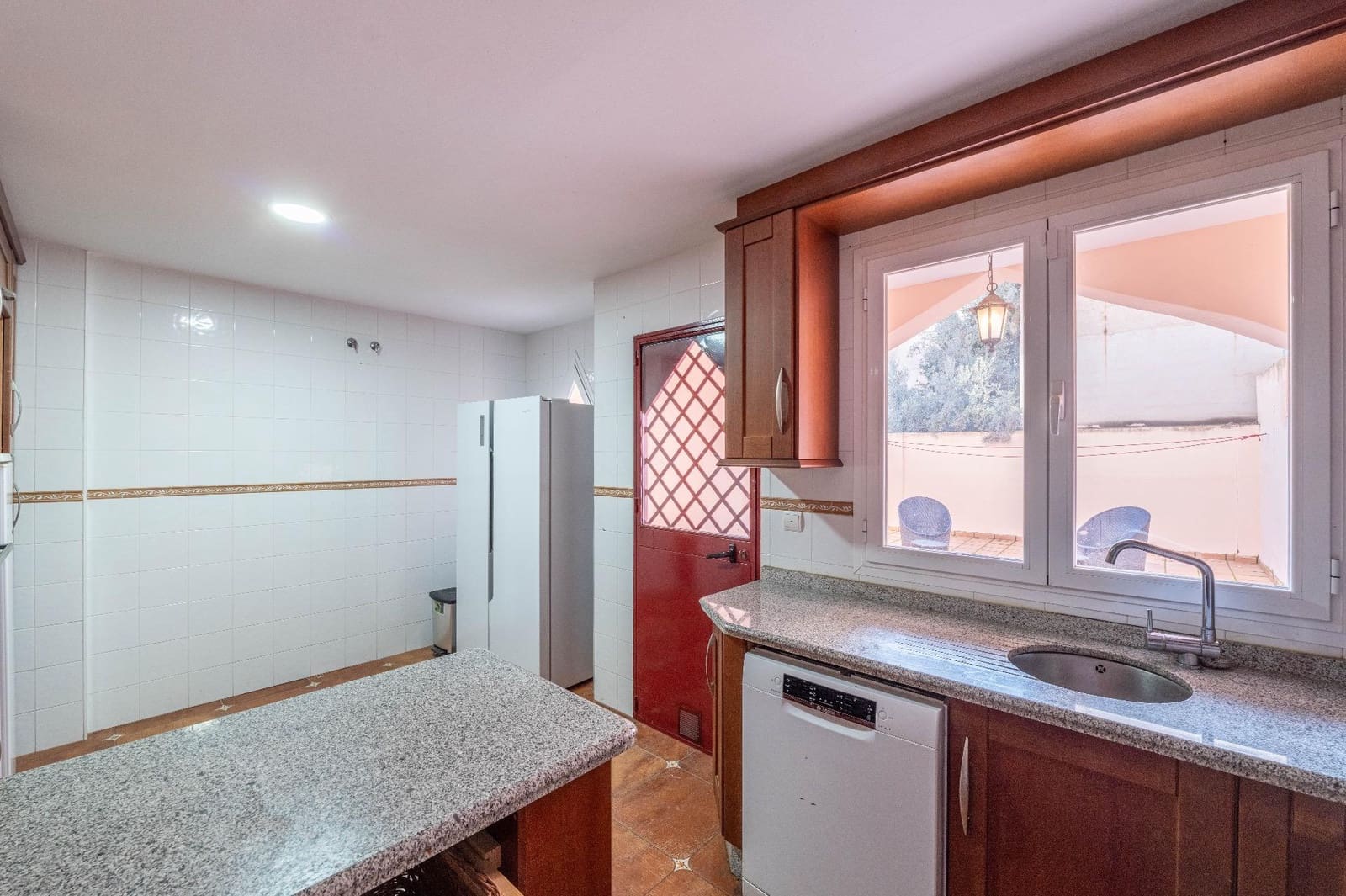 3 bedroom Terraced Villa for rent in Las Gabias with garage - € 950 (Ref: 9470609)