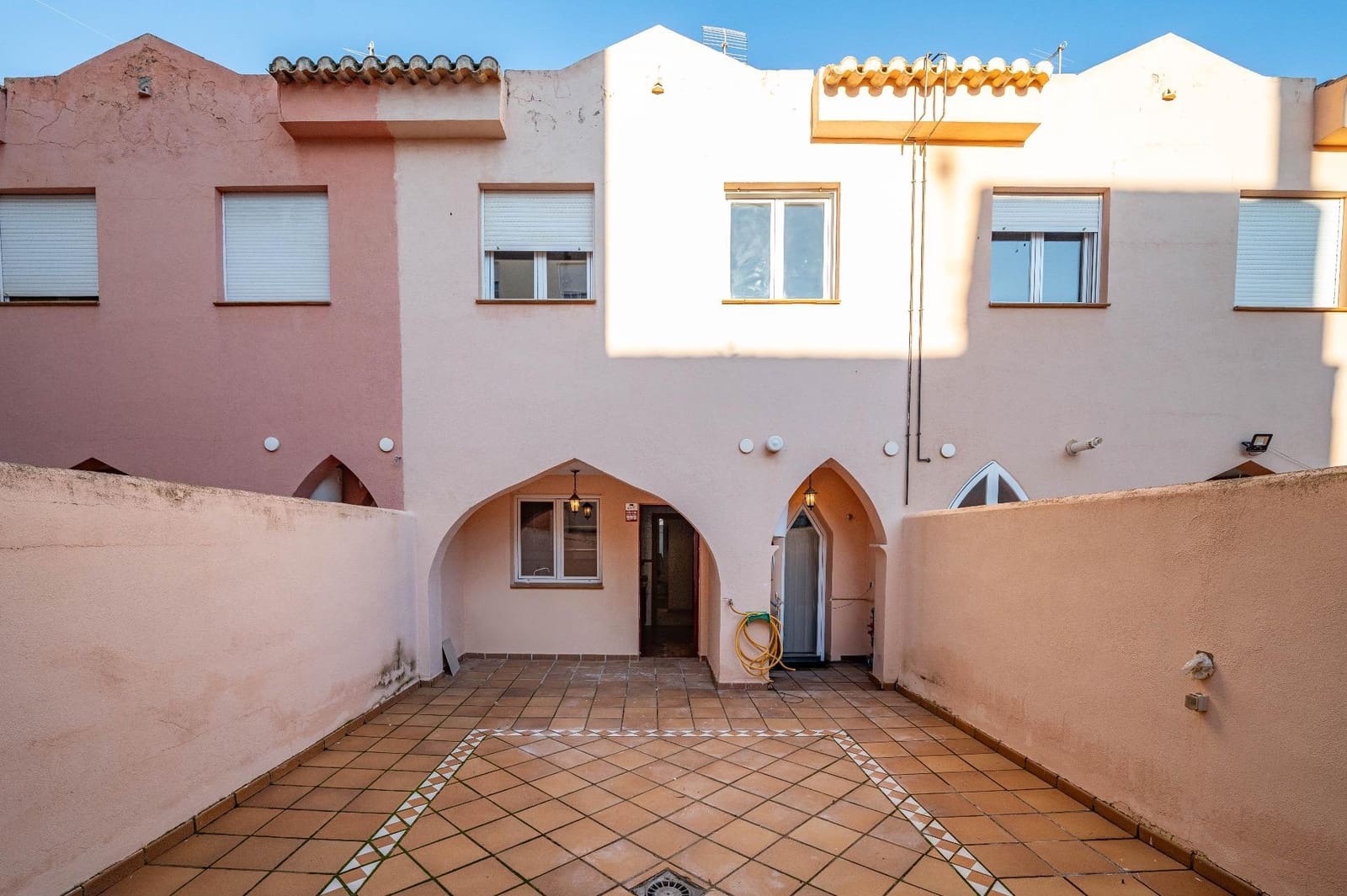 3 bedroom Terraced Villa for rent in Las Gabias with garage - € 950 (Ref: 9470609)