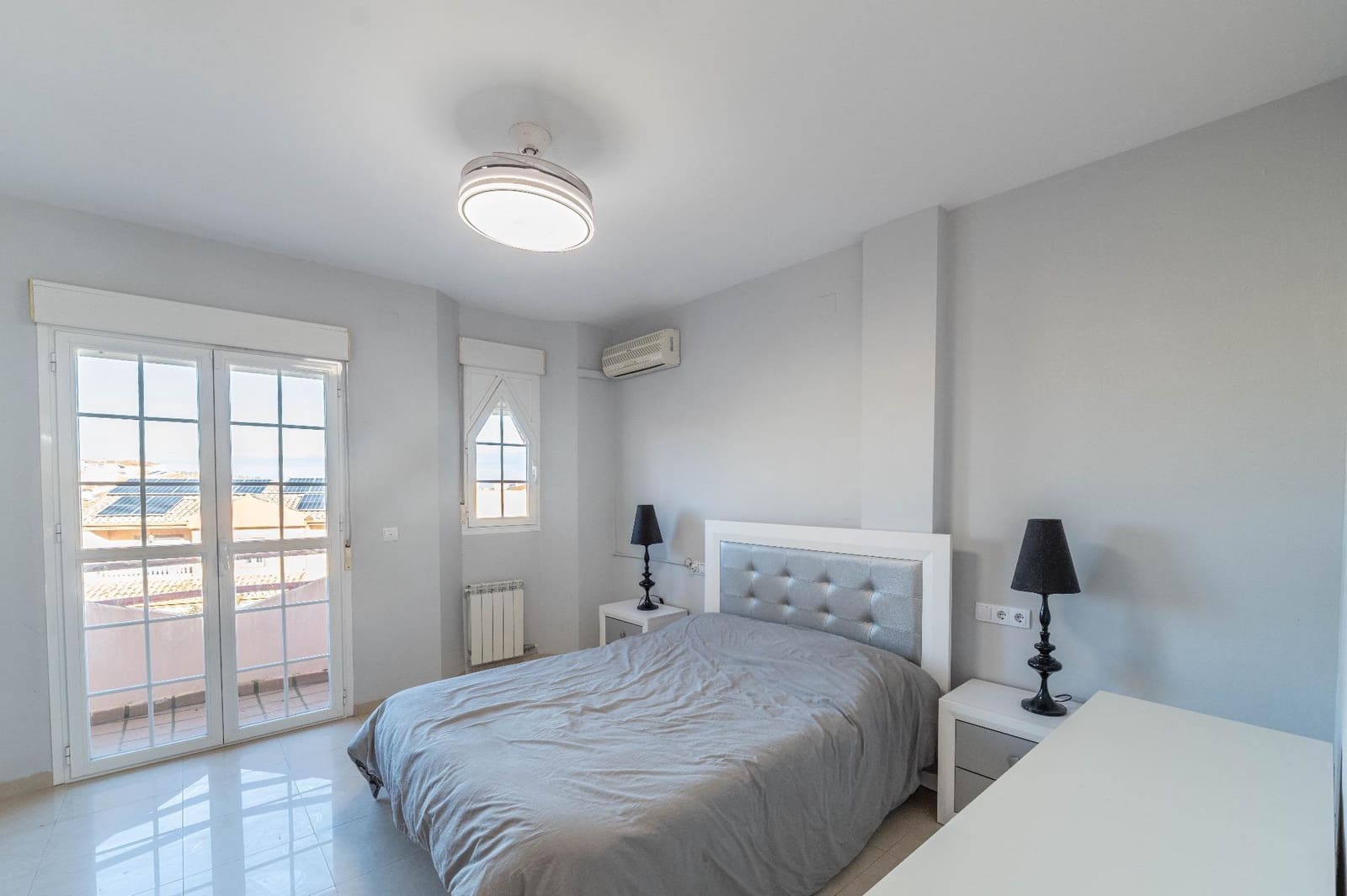 3 bedroom Terraced Villa for rent in Las Gabias with garage - € 950 (Ref: 9470609)