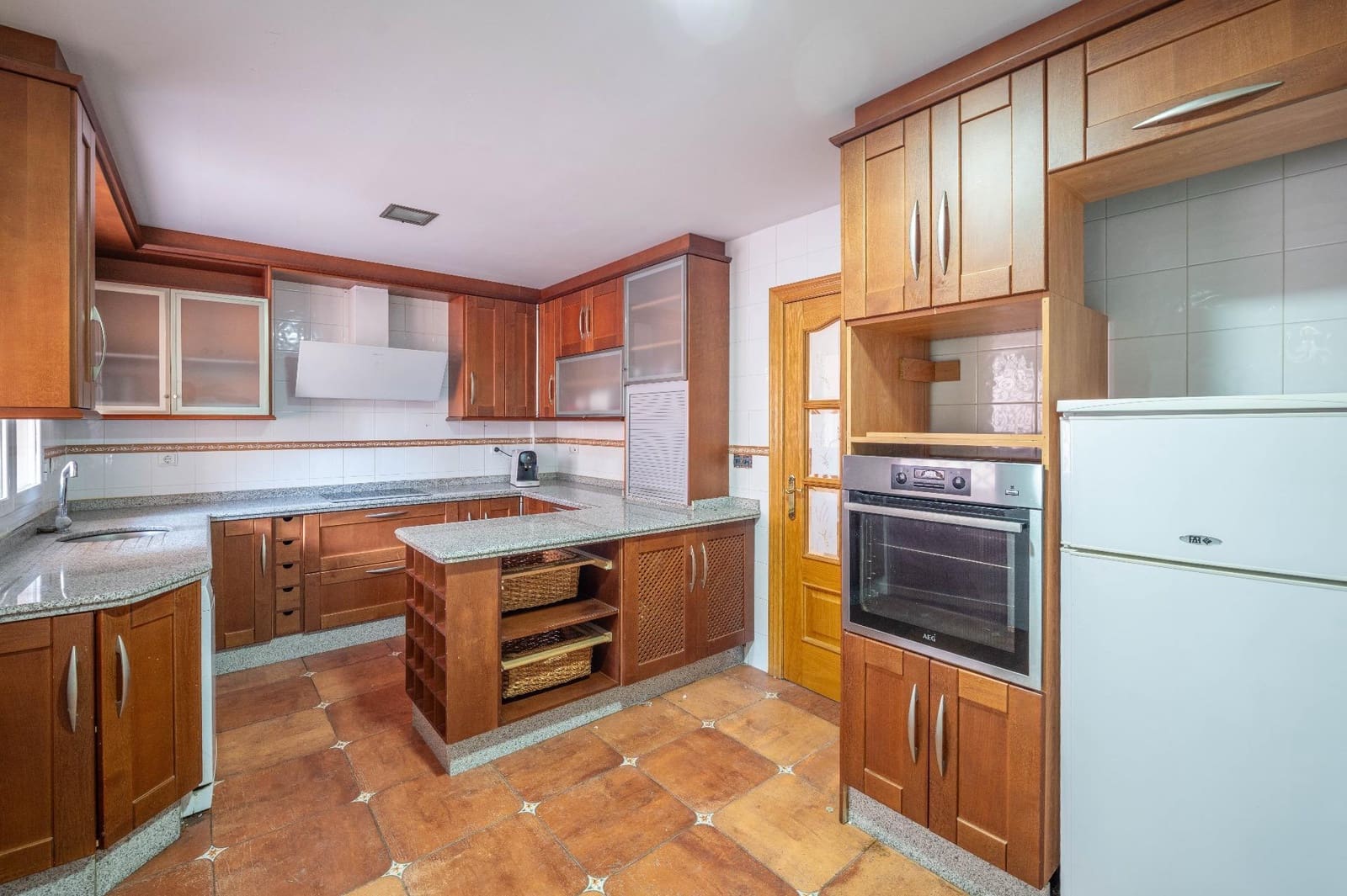 3 bedroom Terraced Villa for rent in Las Gabias with garage - € 950 (Ref: 9470609)