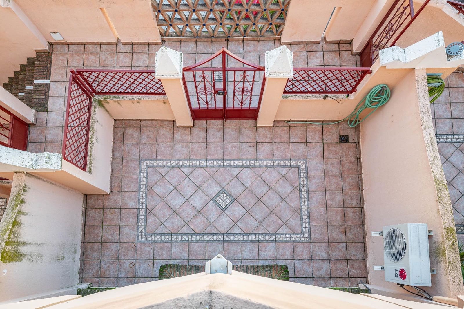 3 bedroom Terraced Villa for rent in Las Gabias with garage - € 950 (Ref: 9470609)