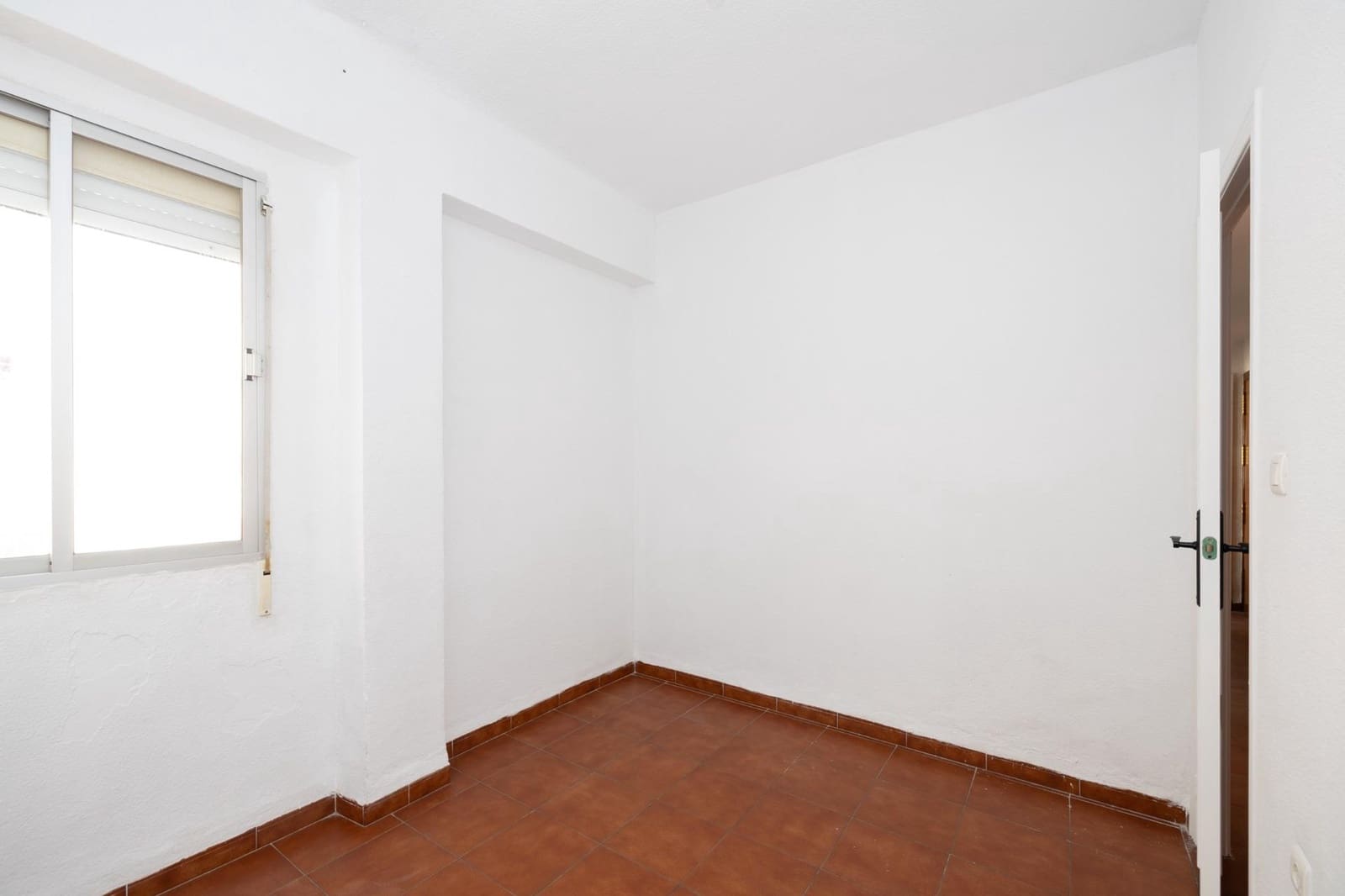 Piso de 4 habitaciones en Motril en venta - 115.000 € (Ref: 9474323)