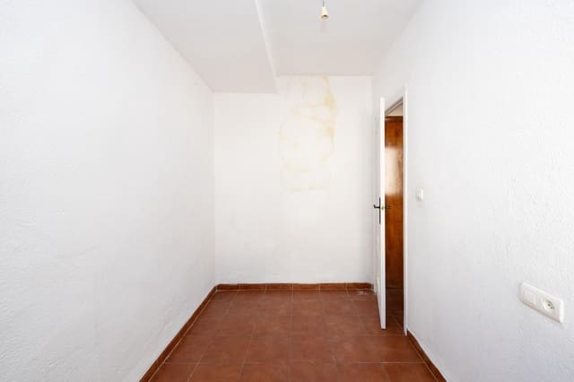 Piso de 4 habitaciones en Motril en venta - 115.000 € (Ref: 9474323)