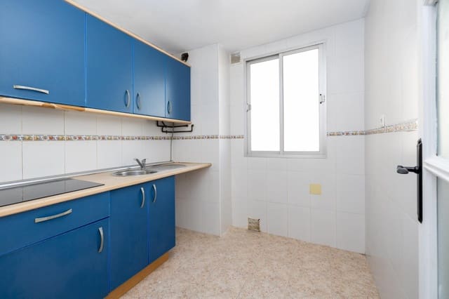 Piso de 4 habitaciones en Motril en venta - 115.000 € (Ref: 9474323)