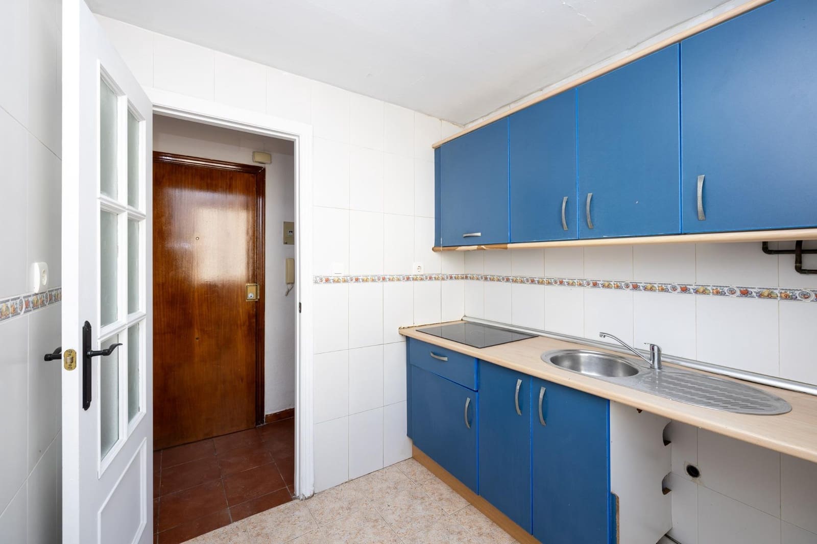 Piso de 4 habitaciones en Motril en venta - 115.000 € (Ref: 9474323)