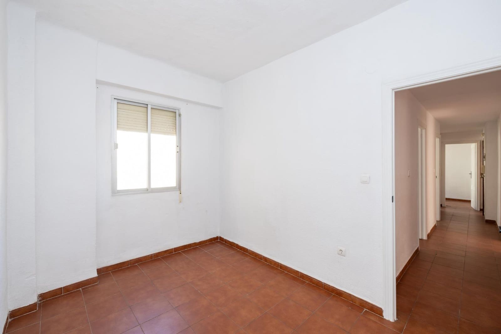 Piso de 4 habitaciones en Motril en venta - 115.000 € (Ref: 9474323)