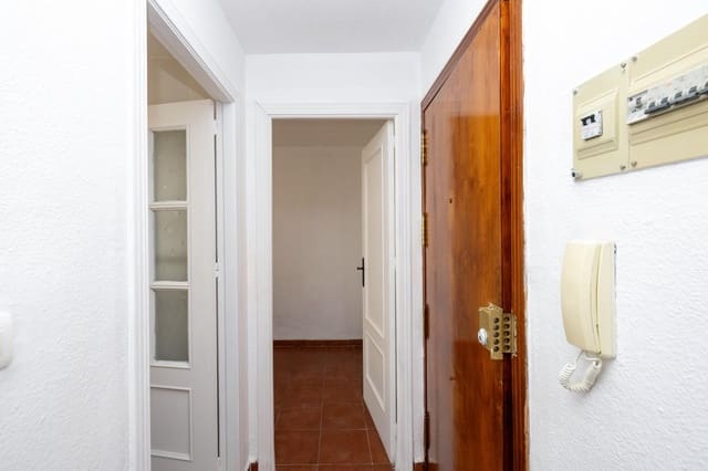 Piso de 4 habitaciones en Motril en venta - 115.000 € (Ref: 9474323)