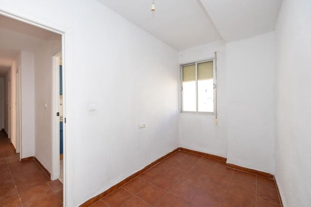 Piso de 4 habitaciones en Motril en venta - 115.000 € (Ref: 9474323)