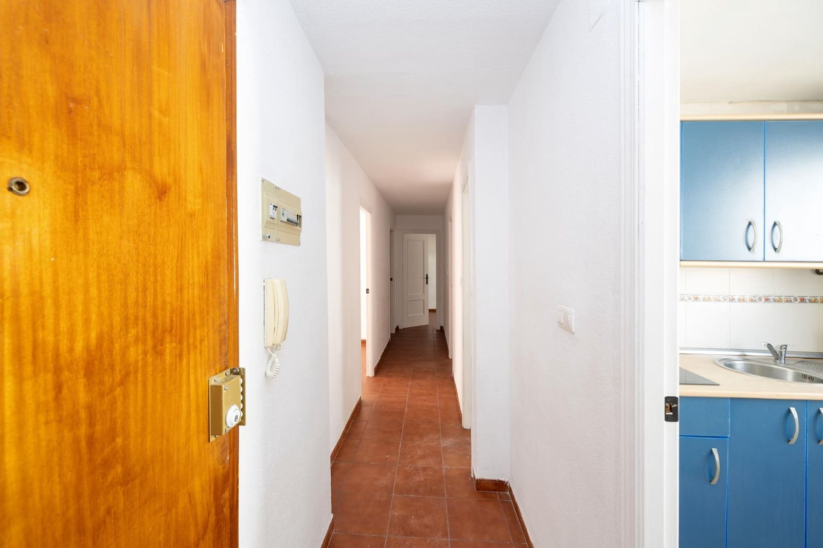 Piso de 4 habitaciones en Motril en venta - 115.000 € (Ref: 9474323)