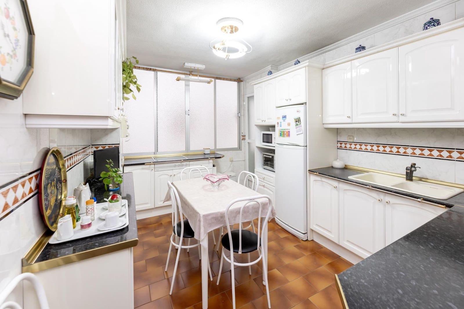 5 sovrum Lägenhet till salu i Granada stad - 420 000 € (Ref: 9533951)