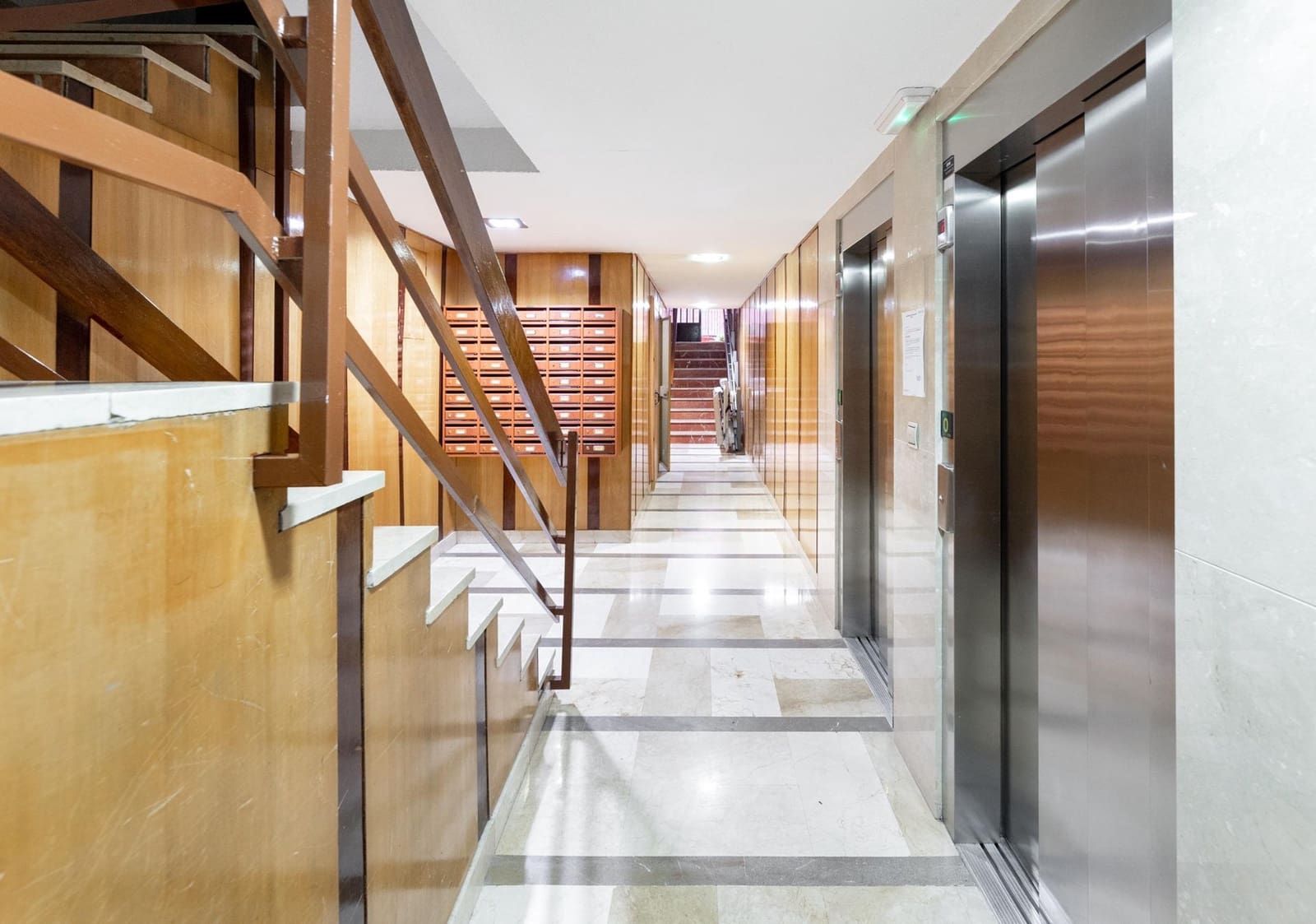 5 sovrum Lägenhet till salu i Granada stad - 420 000 € (Ref: 9533951)