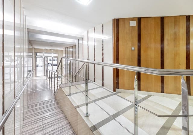 5 sovrum Lägenhet till salu i Granada stad - 420 000 € (Ref: 9533951)