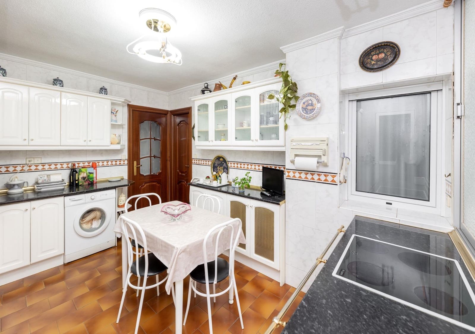 5 sovrum Lägenhet till salu i Granada stad - 420 000 € (Ref: 9533951)