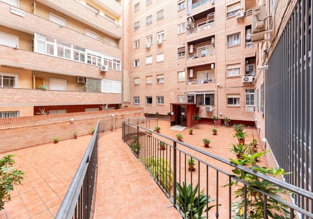 5 sovrum Lägenhet till salu i Granada stad - 420 000 € (Ref: 9533951)