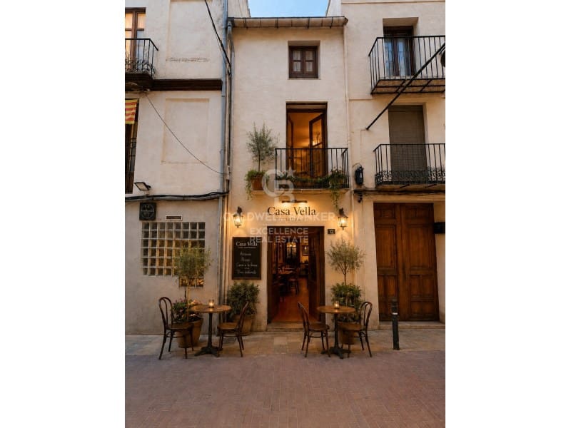 6 bedroom Townhouse for sale in Castello de la Plana - € 175,000 (Ref: 10005323)