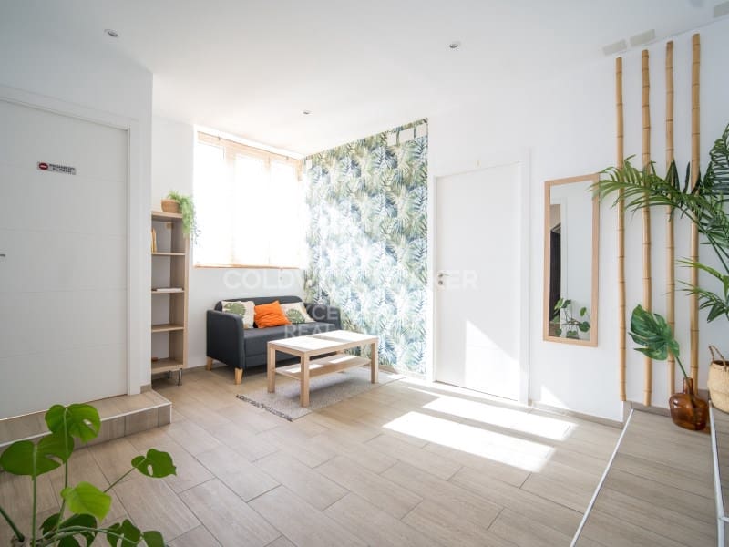 10 bedroom Hotel for sale in Paterna with pool - € 950,000 (Ref: 9402188)