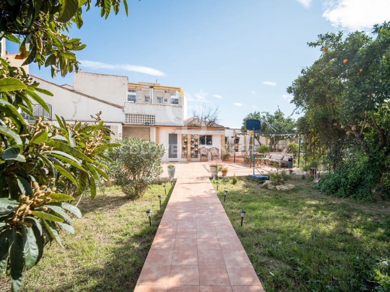 10 bedroom Hotel for sale in Paterna with pool - € 950,000 (Ref: 9402188)