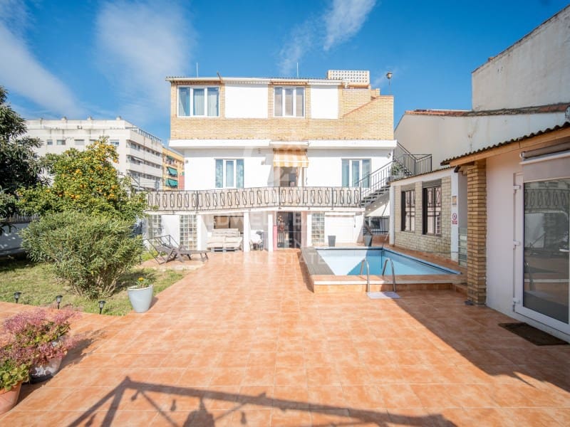 10 bedroom Hotel for sale in Paterna with pool - € 950,000 (Ref: 9402188)