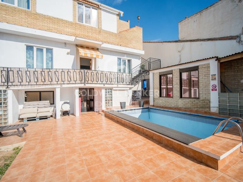 10 bedroom Hotel for sale in Paterna with pool - € 950,000 (Ref: 9402188)