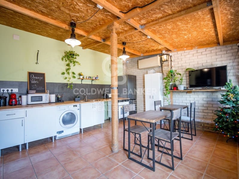 10 bedroom Hotel for sale in Paterna with pool - € 950,000 (Ref: 9402188)