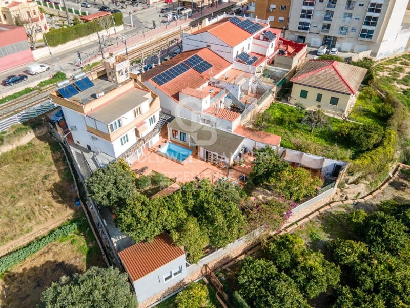 10 bedroom Hotel for sale in Paterna with pool - € 950,000 (Ref: 9402188)