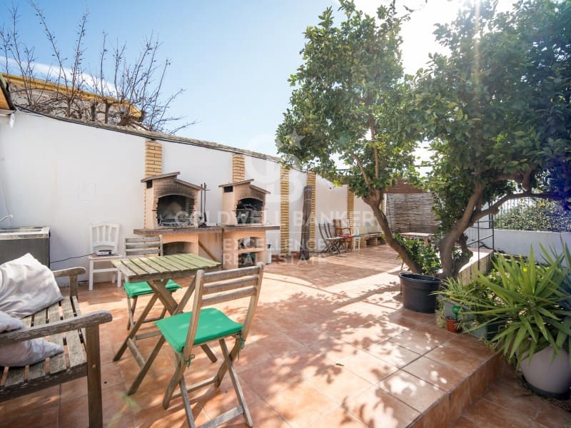 10 bedroom Hotel for sale in Paterna with pool - € 950,000 (Ref: 9402188)
