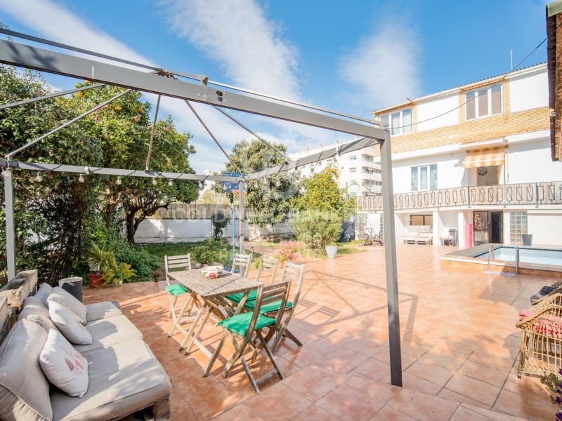 10 bedroom Hotel for sale in Paterna with pool - € 950,000 (Ref: 9402188)