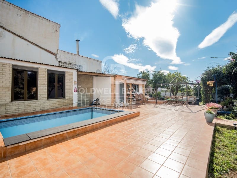 10 bedroom Hotel for sale in Paterna with pool - € 950,000 (Ref: 9402188)