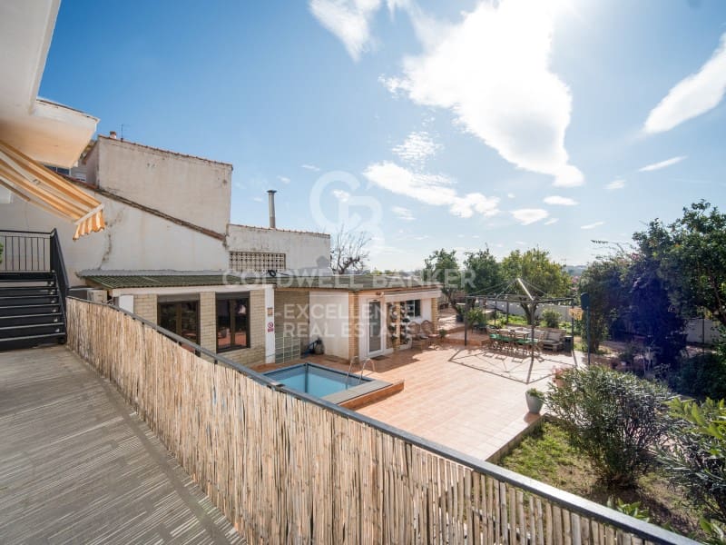 10 bedroom Hotel for sale in Paterna with pool - € 950,000 (Ref: 9402188)