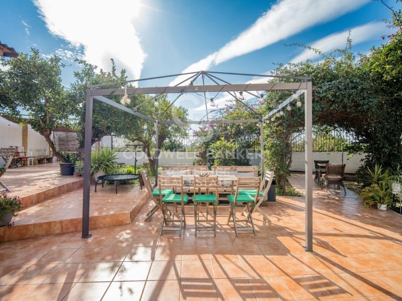 10 bedroom Hotel for sale in Paterna with pool - € 950,000 (Ref: 9402188)