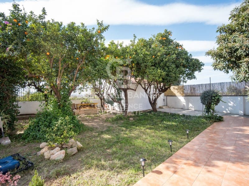 10 bedroom Hotel for sale in Paterna with pool - € 950,000 (Ref: 9402188)