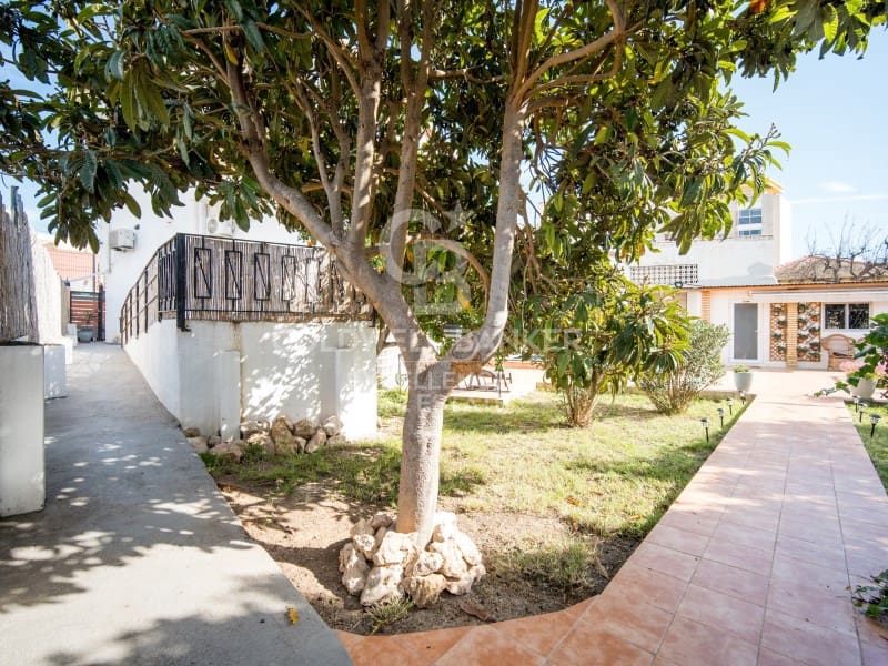 10 bedroom Hotel for sale in Paterna with pool - € 950,000 (Ref: 9402188)