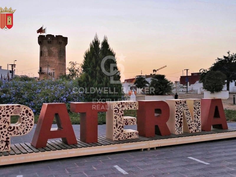 10 bedroom Hotel for sale in Paterna with pool - € 950,000 (Ref: 9402188)