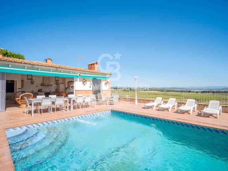 6 quarto Moradia para venda em Chiva com piscina garagem - 749 000 € (Ref: 9402192)