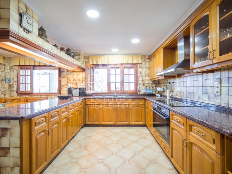 6 quarto Moradia para venda em Chiva com piscina garagem - 749 000 € (Ref: 9402192)