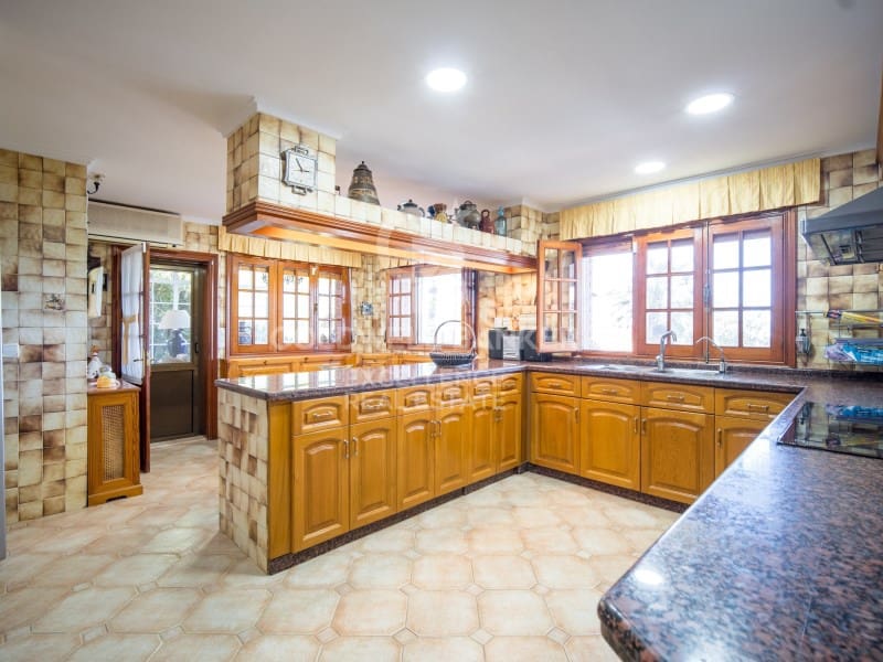 6 quarto Moradia para venda em Chiva com piscina garagem - 749 000 € (Ref: 9402192)