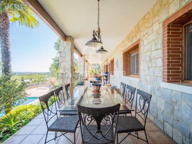 6 soverom Villa til salgs i Chiva med svømmebasseng garasje - € 749 000 (Ref: 9402192)